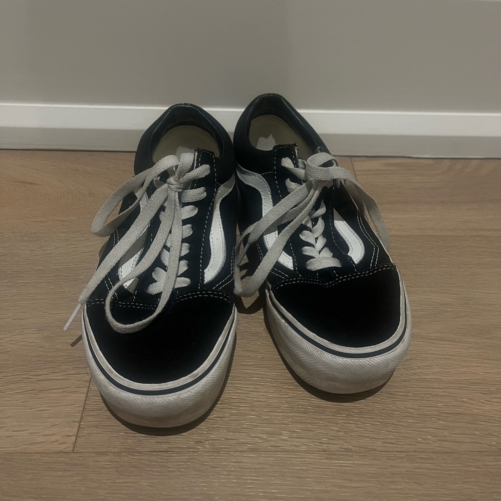 Vans size US 7.5 women’s classic old skool shoe